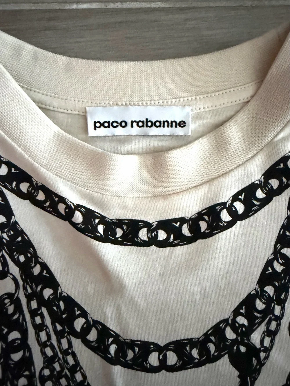 Paco Rabanne Ivory Trompe L’oeil necklace cropped T-Shirt Size S - Picture 2 of 7